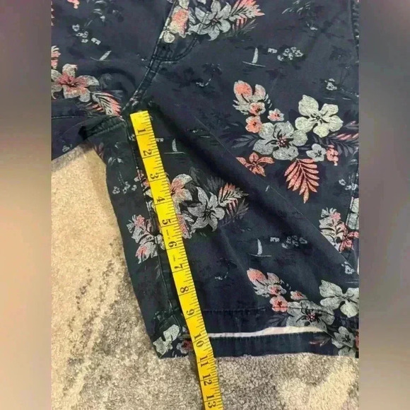 Men’s Blue Floral Arizona Shorts - Picture 6 of 6